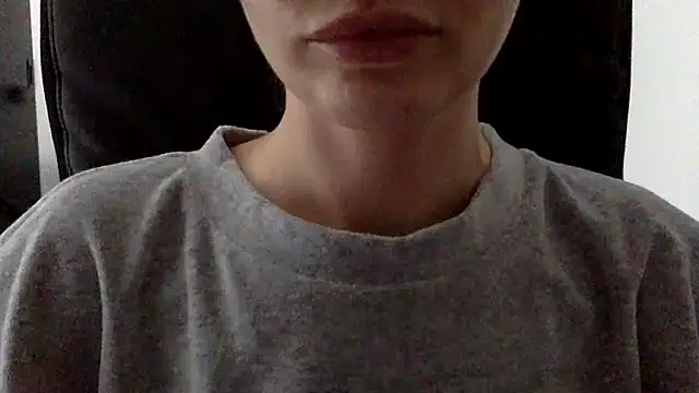 KyleeSilkk online show from October 2, 2025, 9:38 am