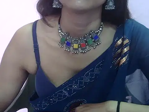 Laila Cute online show from May 15, 2026, 4:08 am
