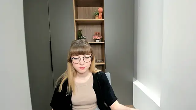 YukikoCarlis online show from October 2, 2025, 4:30 am