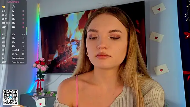 Snapshot of JulieLupo chatting on February 19, 2026, 6:09 am JulieLupo online show from February 19, 2026, 6:09 am