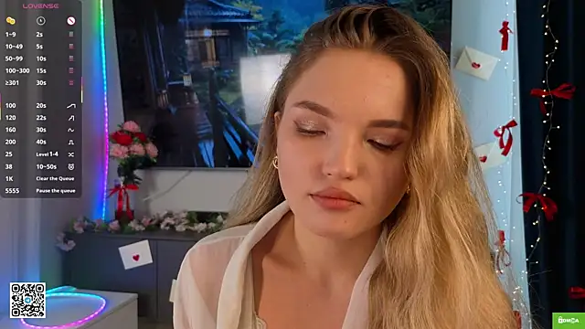 Snapshot of JulieLupo chatting on March 3, 2026, 6:08 am JulieLupo online show from March 3, 2026, 6:08 am