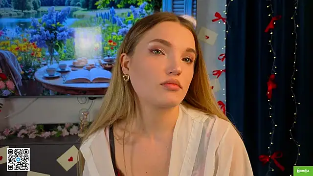 Snapshot of JulieLupo chatting on March 4, 2026, 6:08 am JulieLupo online show from March 4, 2026, 6:08 am