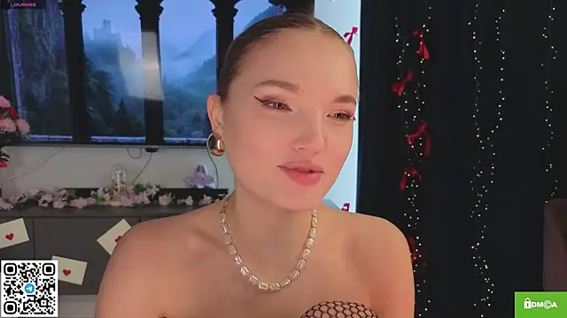 Snapshot of JulieLupo chatting on March 11, 2026, 6:08 am JulieLupo online show from March 11, 2026, 6:08 am