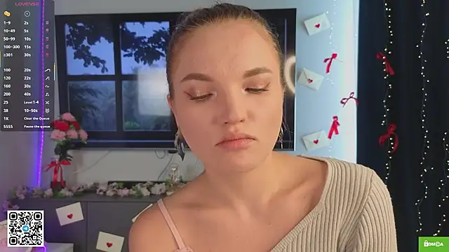 Snapshot of JulieLupo chatting on March 12, 2026, 6:08 am JulieLupo online show from March 12, 2026, 6:08 am