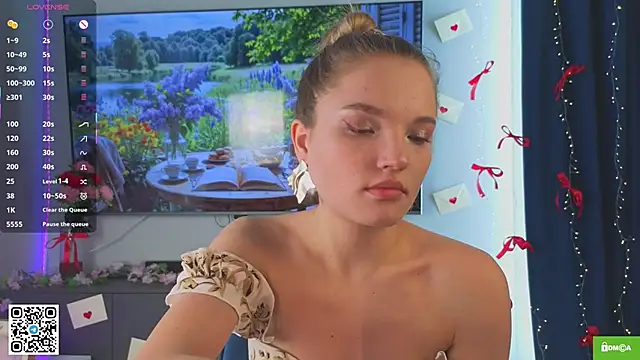 Snapshot of JulieLupo chatting on March 13, 2026, 6:09 am JulieLupo online show from March 13, 2026, 6:09 am