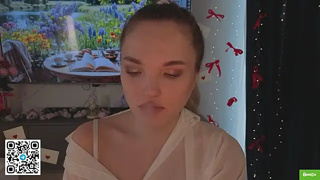 Snapshot of JulieLupo chatting on March 19, 2026, 6:50 am JulieLupo online show from March 19, 2026, 6:50 am