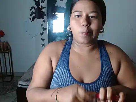 Snapshot of Ebony_luna chatting on October 29, 2025, 7:37 pm Ebony luna online show from October 29, 2025, 7:37 pm