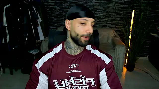 Snapshot of MasculineGuy99 chatting on March 13, 2026, 6:36 pm MasculineGuy99 online show from March 13, 2026, 6:36 pm