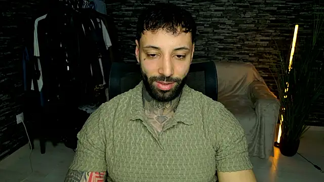 Snapshot of MasculineGuy99 chatting on March 17, 2026, 8:34 pm MasculineGuy99 online show from March 17, 2026, 8:34 pm