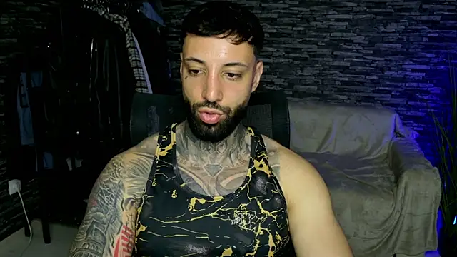 MasculineGuy99 online show from May 4, 2026, 9:33 pm