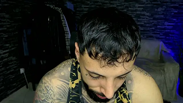 MasculineGuy99 online show from May 5, 2026, 8:28 pm
