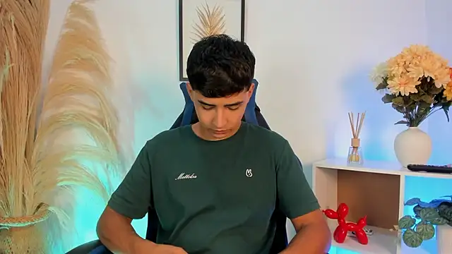 Snapshot of Thiago_Connor21 chatting on April 21, 2026, 11:40 pm Thiago Connor21 online show from April 21, 2026, 11:40 pm