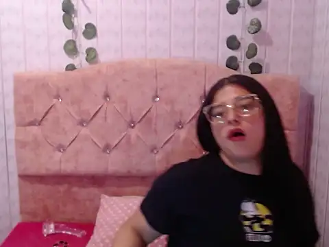 Melaniie Bonnet online show from October 2, 2025, 11:56 pm