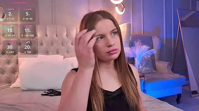 Snapshot of NicoleBellin chatting on October 17, 2025, 3:14 pm NicoleBellin online show from October 17, 2025, 3:14 pm