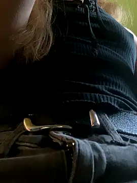 pleasedontpressaredburton online show from November 2, 2025, 6:05 am