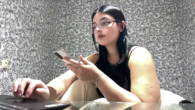 ElisaAniston online show from October 1, 2025, 5:30 pm