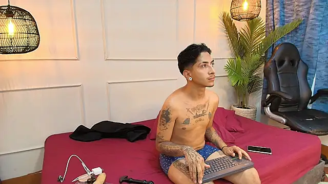 fkenneth macias online show from October 11, 2025, 3:39 am