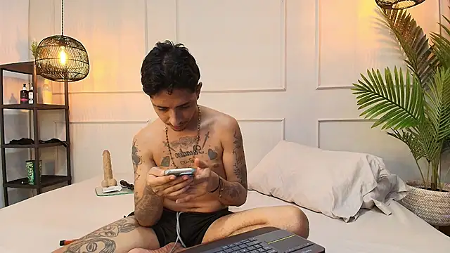 fkenneth macias online show from October 21, 2025, 3:51 am