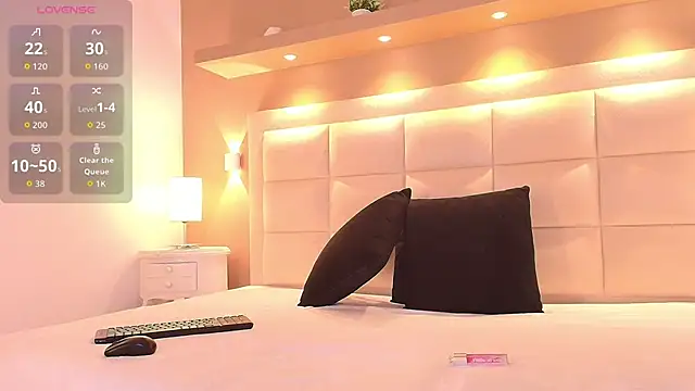 TracyDavis  online show from October 23, 2025, 12:48 pm