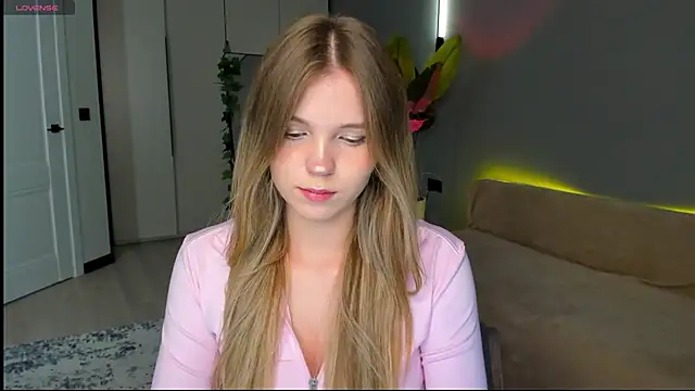 Snapshot of linakorvin chatting on April 13, 2026, 1:05 pm linakorvin online show from April 13, 2026, 1:05 pm