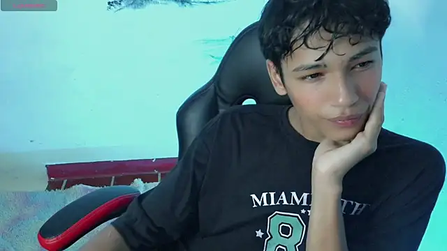 Snapshot of Im_david02 chatting on October 20, 2025, 1:00 pm Im david02 online show from October 20, 2025, 1:00 pm