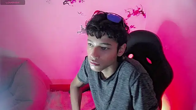 Snapshot of Im_david02 chatting on October 22, 2025, 1:44 pm Im david02 online show from October 22, 2025, 1:44 pm