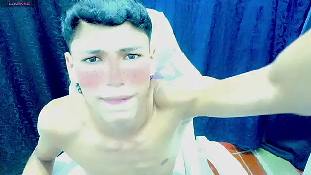 Snapshot of Im_david02 chatting on November 2, 2025, 9:39 pm Im david02 online show from November 2, 2025, 9:39 pm