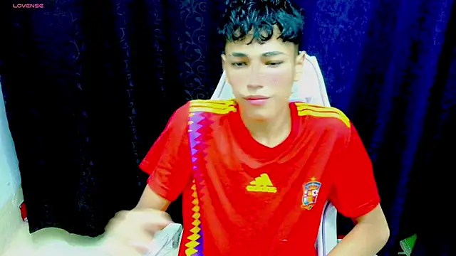 Snapshot of Im_david02 chatting on November 8, 2025, 12:27 pm Im david02 online show from November 8, 2025, 12:27 pm