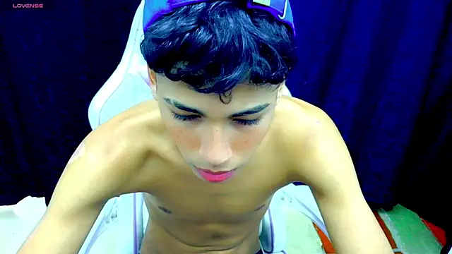 Snapshot of Im_david02 chatting on November 10, 2025, 1:10 pm Im david02 online show from November 10, 2025, 1:10 pm