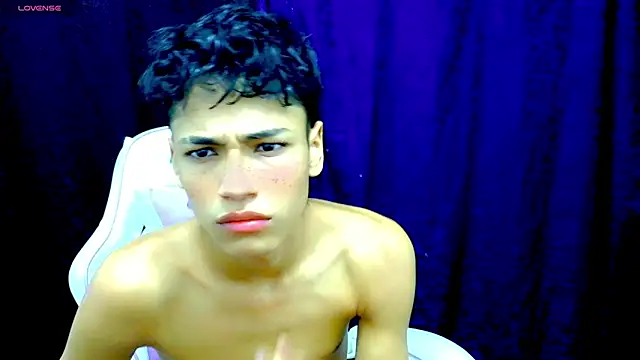 Snapshot of Im_david02 chatting on November 12, 2025, 1:11 pm Im david02 online show from November 12, 2025, 1:11 pm