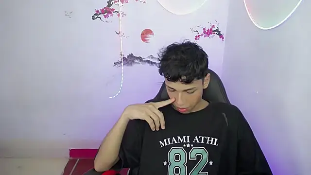 Snapshot of Im_david02 chatting on November 15, 2025, 12:56 pm Im david02 online show from November 15, 2025, 12:56 pm