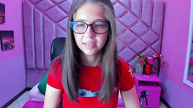 Snapshot of sarah_sweett_ chatting on April 11, 2026, 2:54 pm sarah sweett online show from April 11, 2026, 2:54 pm