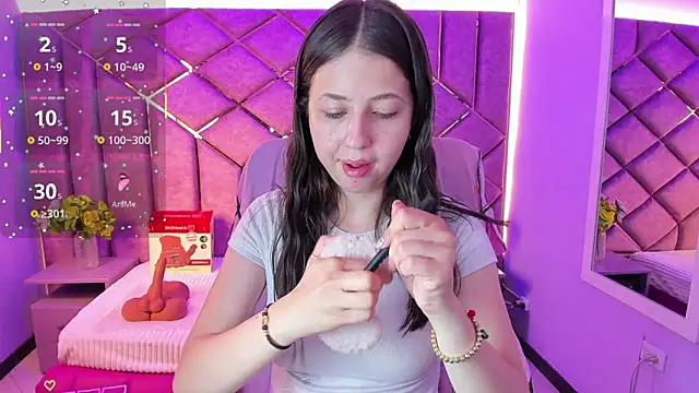 sarah sweett  online show from June 11, 2026, 2:26 pm