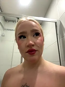 Snapshot of RollDolls chatting on October 20, 2025, 5:08 am RollDolls online show from October 20, 2025, 5:08 am