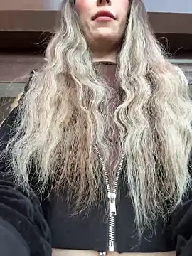 Snapshot of RollDolls chatting on November 2, 2025, 5:10 am RollDolls online show from November 2, 2025, 5:10 am