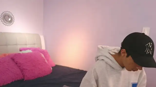 Hottie Guy online show from November 4, 2025, 5:45 pm