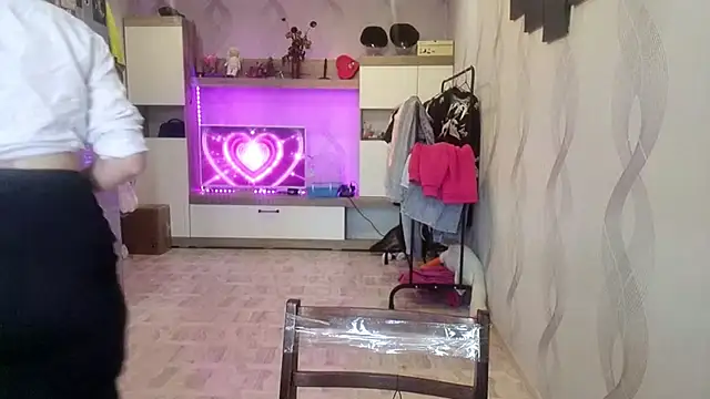 Elyra glow online show from October 2, 2025, 12:34 pm