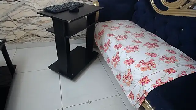 kimberly candy online show from November 4, 2025, 7:24 pm