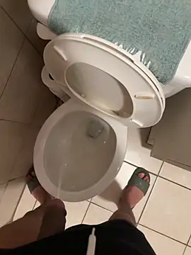 familia0210 online show from November 28, 2025, 9:39 pm