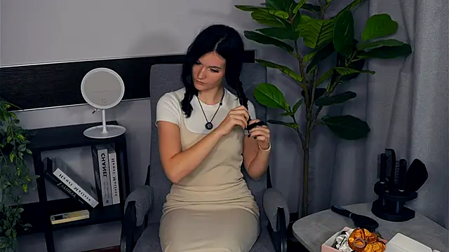 Snapshot of BettieBourque chatting on October 3, 2025, 3:53 pm BettieBourque online show from October 3, 2025, 3:53 pm
