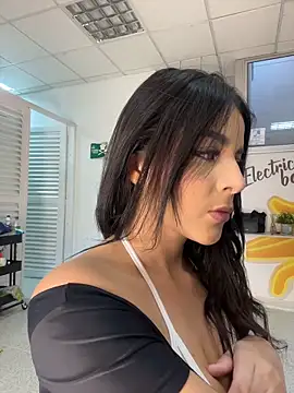 ArieliciousXXX online show from June 16, 2026, 1:14 pm
