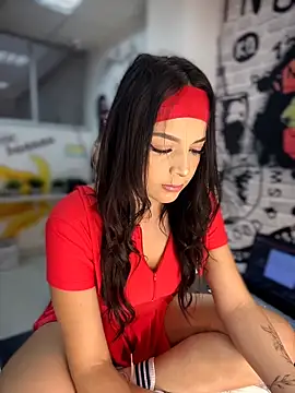 ArieliciousXXX online show from June 17, 2026, 1:12 pm