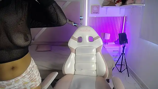 Snapshot of Charlotte_ebony_ chatting on October 16, 2025, 1:01 pm Charlotte ebony online show from October 16, 2025, 1:01 pm