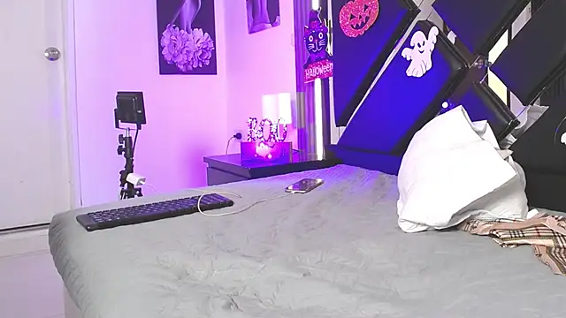 Snapshot of Charlotte_ebony_ chatting on October 21, 2025, 2:51 pm Charlotte ebony online show from October 21, 2025, 2:51 pm