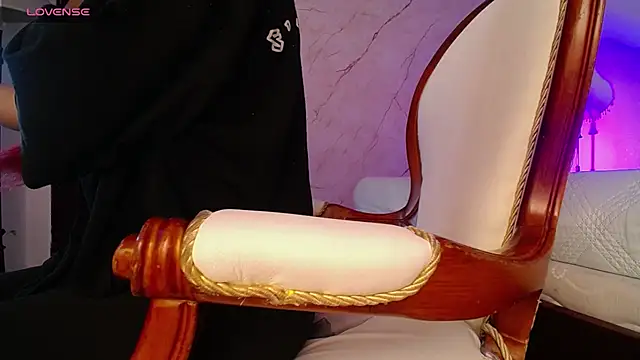 Charlotte ebony  online show from February 5, 2026, 8:46 pm