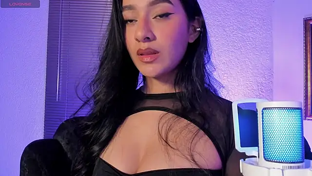 Snapshot of anne_leee chatting on April 20, 2026, 11:50 pm anne leee online show from April 20, 2026, 11:50 pm