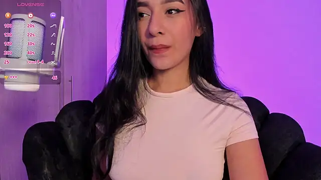Snapshot of anne_leee chatting on May 17, 2026, 1:36 am anne leee online show from May 17, 2026, 1:36 am