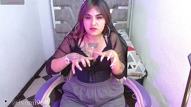 ivoni online show from November 11, 2025, 9:48 pm