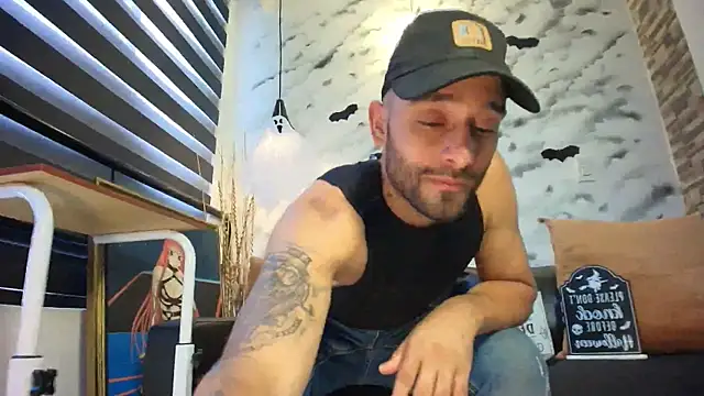 Snapshot of Max_Miller_S chatting on October 22, 2025, 6:40 pm Max Miller S online show from October 22, 2025, 6:40 pm