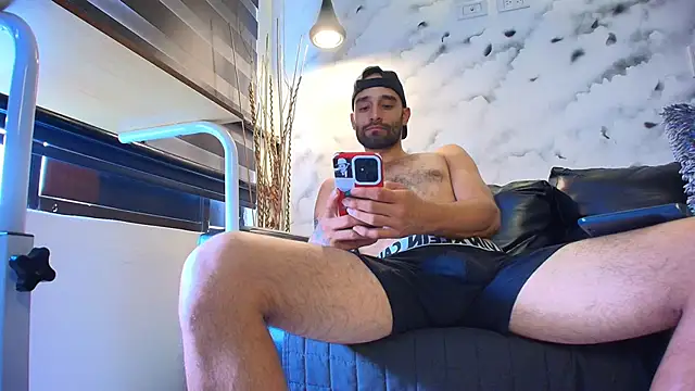 Snapshot of Max_Miller_S chatting on November 4, 2025, 7:24 pm Max Miller S online show from November 4, 2025, 7:24 pm